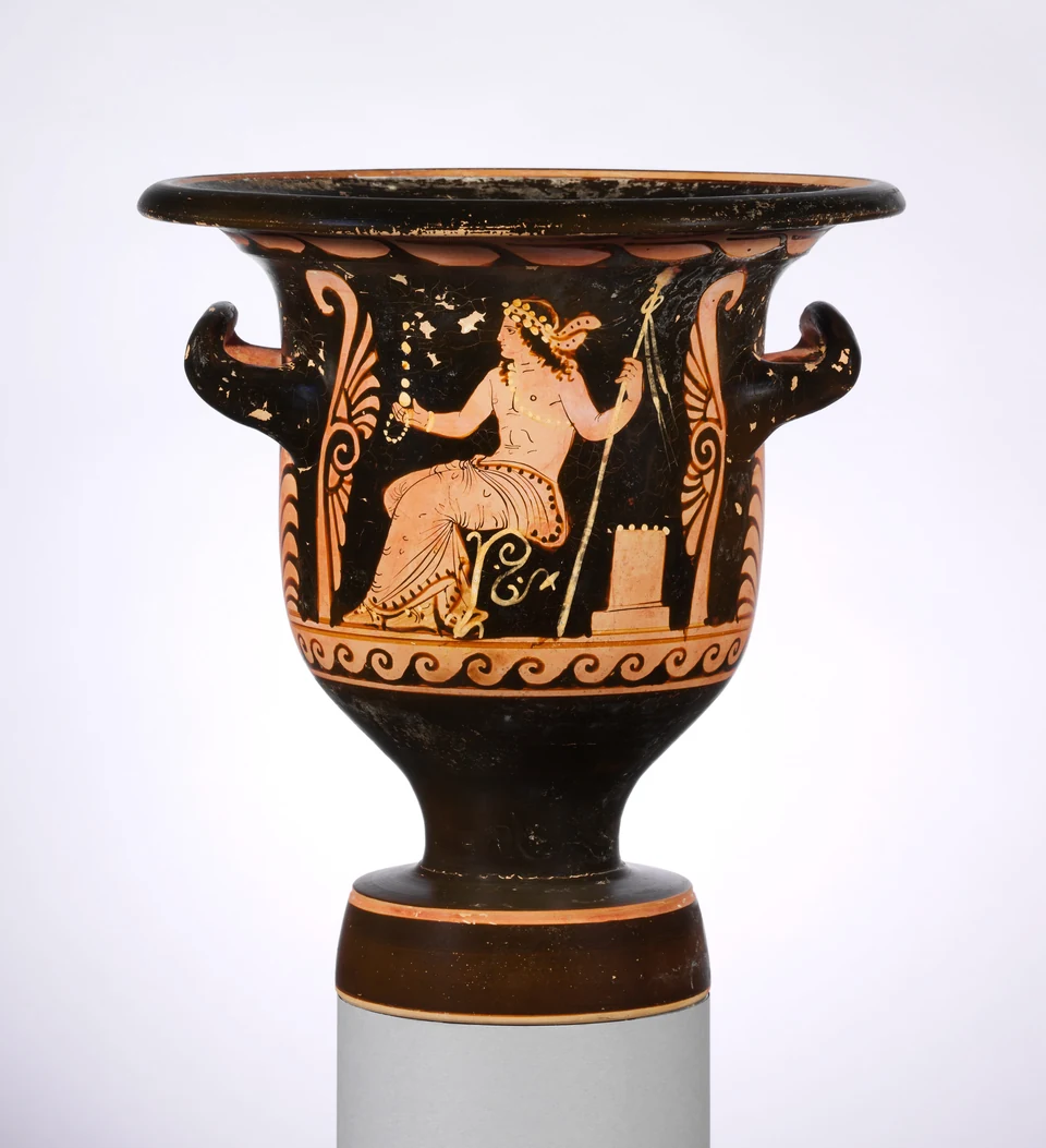 Süditalischer rotfiguriger Glockenkrater mit sitzendem jugendlichem Dionysos, Rebe und Thyrsos.