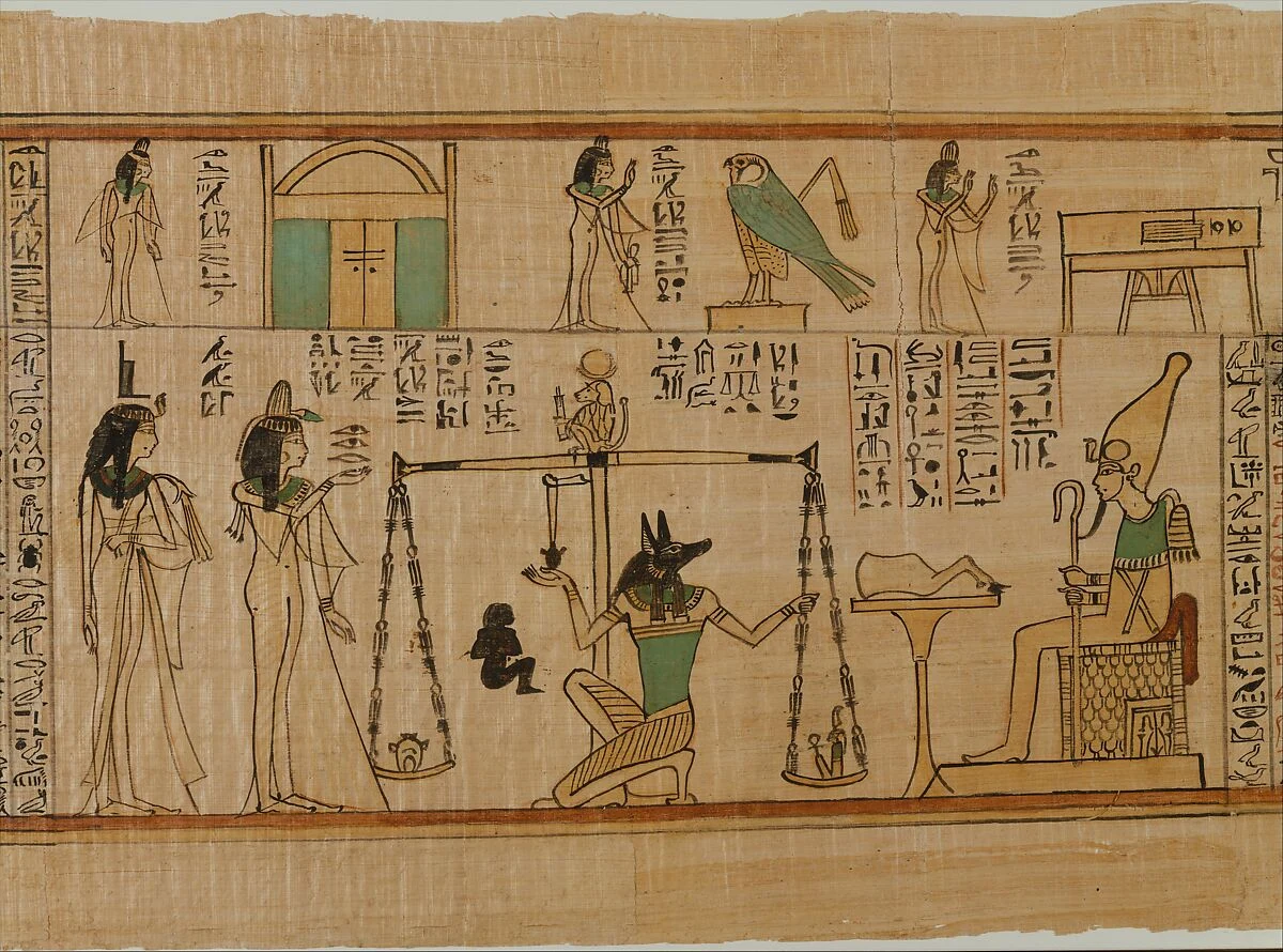 Bemalter Papyrus: zwei Frauen links, eine Waage mit Tierkopfgestalt in der Mitte und eine thronende Gestalt rechts.
