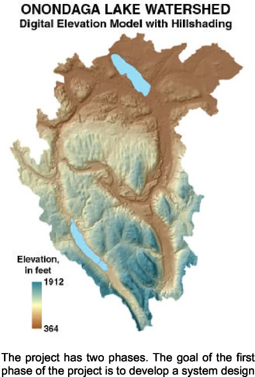 Veröffentlichtes USGS-Geländemodell zum Onondaga-Lake-Einzugsgebiet mit Reliefschattierung, Gewässern und Höhenfarbskala in Fuß.